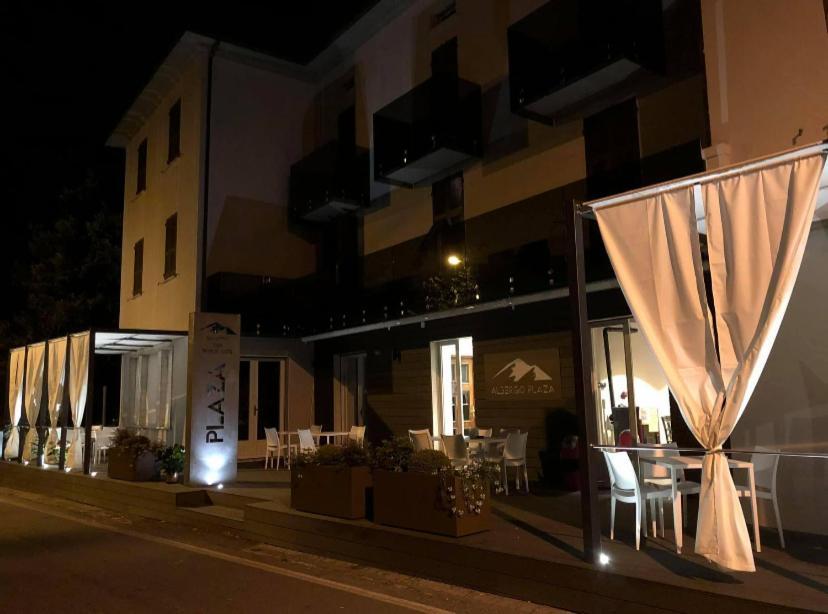 Albergo Ristorante Plaza Tornolo ภายนอก รูปภาพ