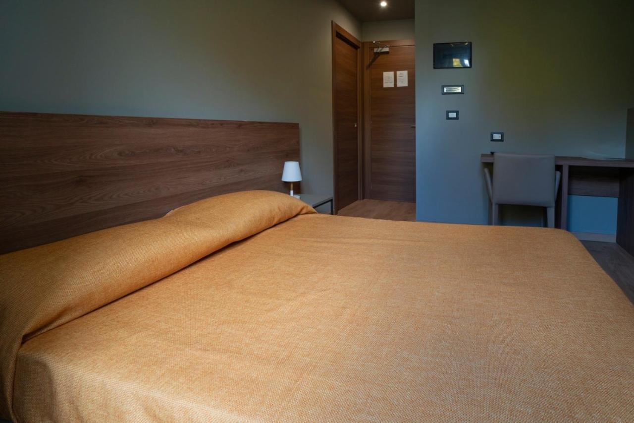 Albergo Ristorante Plaza Tornolo ภายนอก รูปภาพ