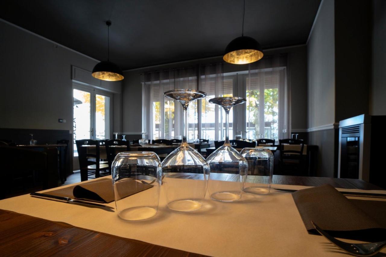 Albergo Ristorante Plaza Tornolo ภายนอก รูปภาพ